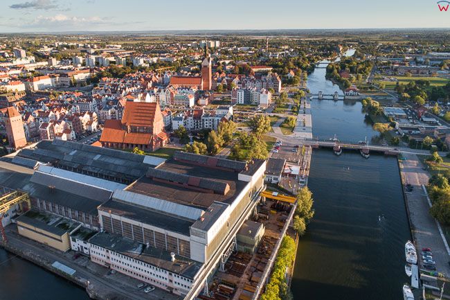 Elblag, panorama na rzeke Elblag i miasto od strony N. EU, PL, Warm-Maz. Lotnicze.